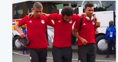 بالفيديو.. مروان محسن يظهر بـ"عكازين" فى "ليبرفيل" قبل لقاء بوركينا فاسو