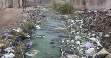أهالى السنانية بدمياط يشكون من تراكم القمامة وعدم إكتمال الصرف الصحى