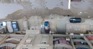 بالصور.. مياه الصرف الصحى تغرق شارع محمد حسن بكفر طهرمس