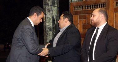 بالصور.. نجوم السياسة والإعلام فى عزاء والدة الإعلامى محمد على خير 