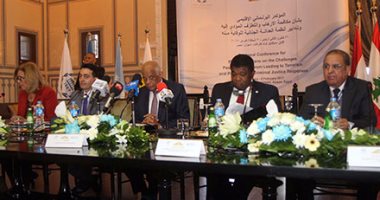 المشاركون مؤتمر الأمم المتحدة لمكافحة الإرهاب بأسوان يلتقطون صورًا جماعية