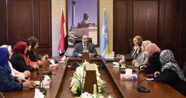 "فرحات" يلتقي بأعضاء المجلس القومي للمرأة باﻹسكندرية