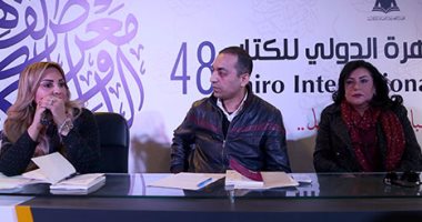 بالصور.. صاحبة كتاب مشاعر فى معرض الكتاب: الإنسان رومانسى بطبيعته