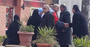 بالصور.. عدد من أسر الشهداء يتواجدون فى أهلى الجزيرة لتأبين ذويهم