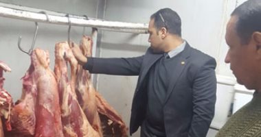 بالصور.. الرقابة الإدارية بالوادى الجديد تشن حملة على المحلات ومنافذ البيع بالخارجة