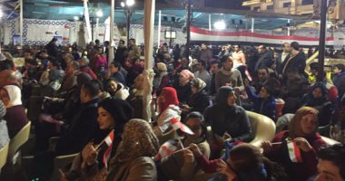 بالصور.. 2000 علم من رئيس بلدية المحلة لأعضاء النادي اثناء مباراة بوركينا 