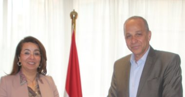 غادة والى تناقش مع  محافظ الوادي الجديد إجراءات فحص عملاء برنامج "كرامة وتكافل"