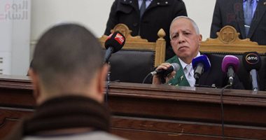 بالصور.. شهود بـ" اقتحام قسم العياط": ضبطنا متهمين بحوزتهم قنابل غاز