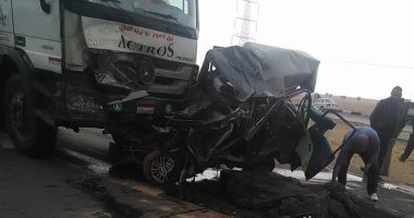 مصرع شخصين وإصابة 12 فى حادث تصادم سيارتين بطريق إسكندرية الصحراوى