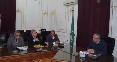 محافظ المنيا يناقش الاستعدادات لموسم استلام محصول القمح