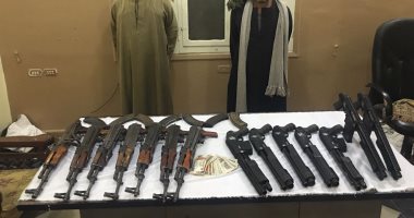 مباحث سوهاج تلقى القبض على تاجرى أسلحة بحوزتهما 14 بندقية 