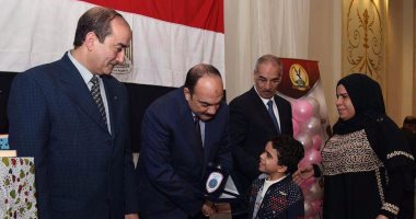محافظ الإسكندرية يشارك فى تكريم آهالى شهداء الشرطة
