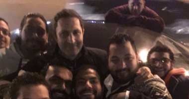 بالصور.. علاء مبارك يحتفل بتأهل المنتخب لنهائى إفريقيا فى مصر الجديدة