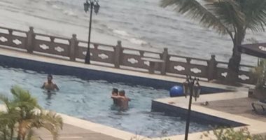 بالصور.. الننى وعبد الشافى وفتحى فى تدريبات تأهيلية بحمام السباحة