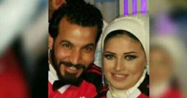 بالصور.. محمد ومنة يرتديان "تى شيرت" منتخب مصر فى حفل زفافهما بالغربية