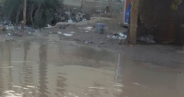 بالفيديو والصور.. قرية برج مغيزل بكفر الشيخ تغرق فى مياه الصرف الصحى