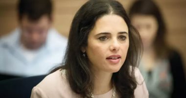 "الداخلية الإسرائيلية" تدعو مواطنيها إلى حمل السلاح لمواجهة الفلسطينيين