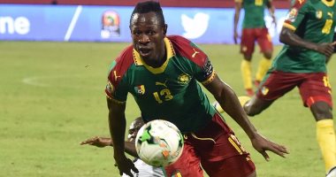 بالصور.. والدة باسوجوج لاعب الكاميرون تنتظره بـ"القلقاس"