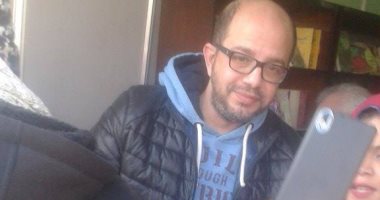 بالصور.. مبدعون يوقعون كتابا للشيخ صلاح التيجانى بدلا منه فى معرض الكتاب