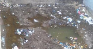 بالصور.. شكوى من تسريب مياه أسفل منازل بمدينة بلقاس فى الدقهلية