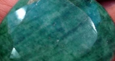 حجر الزمرد شديد الخضرة يعمل على تنشيط النمو العقلى والجسدى