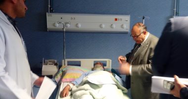 بالصور.. نائب وزير التعليم العالى يشيد بالخدمات الطبية لمصابى حافلة نويبع