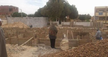 رئيس مركز ومدينة الخارجة تتفقد انشاء مدارس بتكلفة 5,7 مليون جنيه