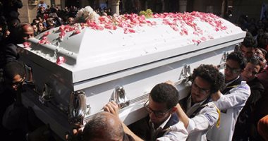 مسلمون ومسيحيون يشيعون جنازة دميانة أمير  الشهيدة 29 فى تفجير الكنيسة البطرسية