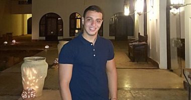 بالصور.. محمد عبد الجواد شاب يعيد إحياء "القفطان" والملس الصعيدى بالألوان