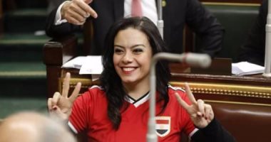 سيلفيا نبيل عن ارتدائها تى شيرت المنتخب: حبيت أقول للناس البرلمان حاسس بيكم