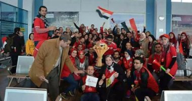 "كوكاكولا" توزع تيشيرتات المنتخب على المسافرين إلى الجابون