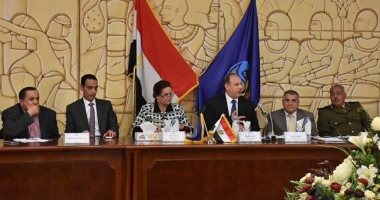 محافظ البحيرة يوجه بتكثيف الحملات الرقابية على الأسواق وحل مشاكل المواطنين
