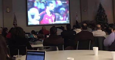 بالصور.. كنيسة فى نيويورك تفتح قاعاتها لمشاهدة مباراة مصر والكاميرون