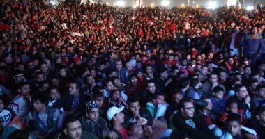 بالصور.. زحام شديد داخل مركز شباب الجزيرة لمتابعة النهائى الأفريقى