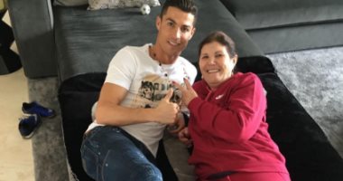 بالفيديو.. والدة كريستيانو رونالدو تحتفل بعيد ميلاده الـ32 عبر "إنستجرام"