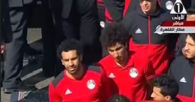 بالفيديو.. أمن المطار يخرج محمد صلاح من الباب الخلفى بسبب الجماهير