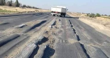 أهالى الصعيد يطالبون بإصلاح الطريق الصحراوى الغربى بعد تهالكه  