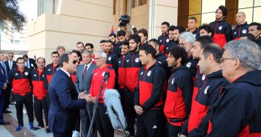 السيسي للاعبى المنتخب: كنتم على قدر المسئولية ومحلاً لثقة الشعب المصرى