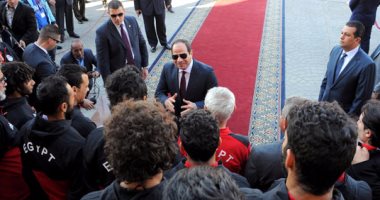 بالفيديو والصور..السيسى للاعبى المنتخب الوطنى: ارفعوا رؤوسكم.. نقدر إنجازكم
