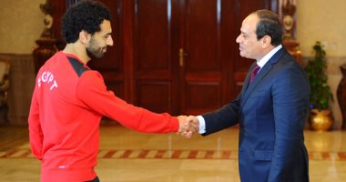 الرئيس يطمئن على الفرعون المصرى.. السيسى: تواصلت مع محمد صلاح ووجدته بطلا أقوى من الإصابة.. ويؤكد: رمز وطنى للأخلاق الرياضية والبطولة والإرادة.. وصلاح: أنا مقاتل.. وواثق أنى سأكون فى روسيا لجعل المصريين فخورين