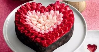 بالصور.. أفكار مميزة لكعكات "عيد الحب" لمزيد من الأجواء الرومانسية  