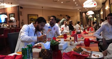 بالصور.. لاعبو الزمالك يتناولون العشاء بعد الاستشفاء من التدريبات