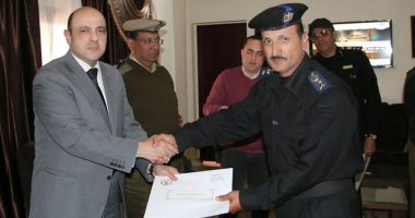 مدير أمن دمياط يكرم عددا من الضباط والأفراد لتميزهم