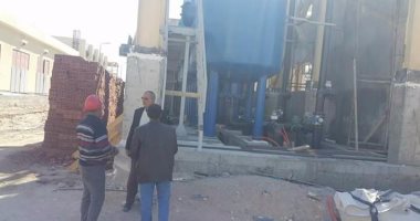 محافظ البحر الأحمر يأمر بسحب رخصة سيارة مخالفة خلال تفقد إنشاءات محطة تحلية