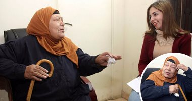 على أوراق المناديل.. جامعة القاهرة تدوّن قصة الحاجة فايزة.. تبلغ 65 عاما وتربى أحفادها الـ5 بـ320 جنيها فى الشهر وترفض التسول.. وحلم حياتها استخراج شهادة ميلاد لأكبر أحفادها بعد 14 عاما من ميلاده
