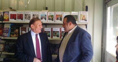 بالصور.. سامى عنان يزور جناح دار سما فى معرض القاهرة للكتاب