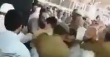 تداول فيديو للحظة القبض على شخص حاول حرق الكعبة المشرفة