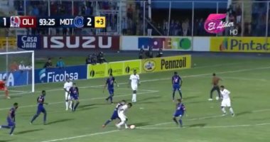 بالفيديو.. حارس يتلقى هدفا مزدوجا فى الدورى الهندوراسى