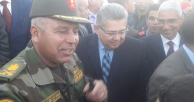 وزير التعليم العالى يتفقد موقع أنفاق قناة السويس بالإسماعيلية 