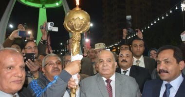 محافظ الدقهلية يوقد الشعلة ويعطى إشارة البدء للاحتفالات بالعيد القومى